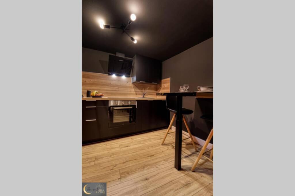 La Chambre Noire Au Coeur De Metz Exterior foto